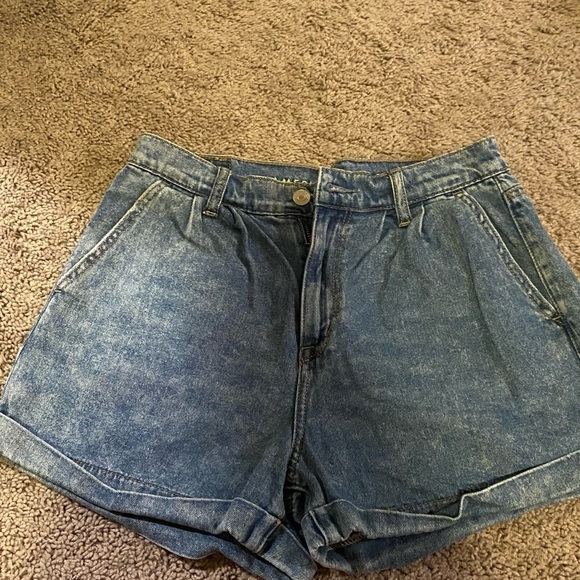 American Eagle Mom Jean Short - Picture 3 of 4